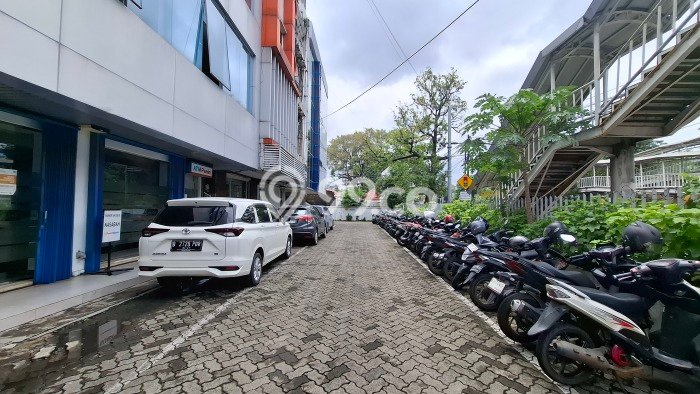 Ruko untuk Disewa di Pusat Jakarta Pusat Luas Bangunan 300m2 Ruko untuk Disewa di Pusat Jakarta Pusat Luas Bangunan 300m2