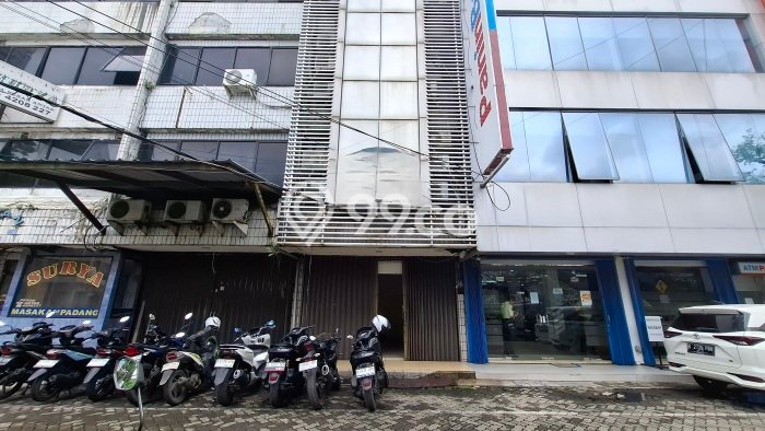 Ruko untuk Disewa di Pusat Jakarta Pusat Luas Bangunan 300m2 Ruko untuk Disewa di Pusat Jakarta Pusat Luas Bangunan 300m2