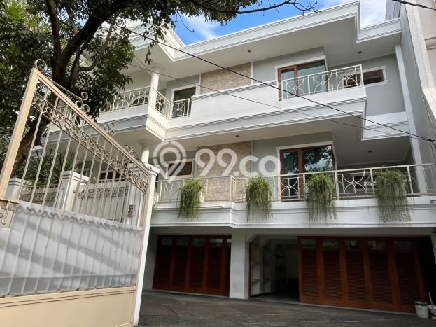 Hunian Modern Disewakan di Pondok Indah Jakarta Selatan 4 KT & 4 KM Hunian Modern Disewakan di Pondok Indah Jakarta Selatan 4 KT & 4 KM