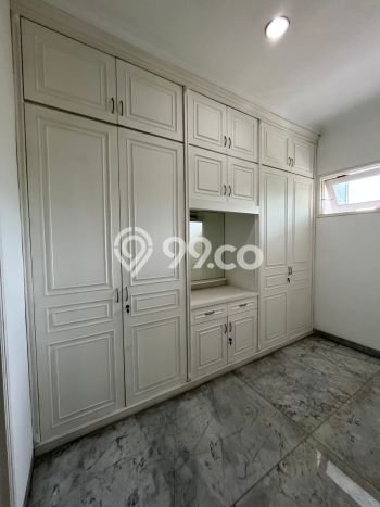 Hunian Modern Disewakan di Pondok Indah Jakarta Selatan 4 KT & 4 KM Hunian Modern Disewakan di Pondok Indah Jakarta Selatan 4 KT & 4 KM