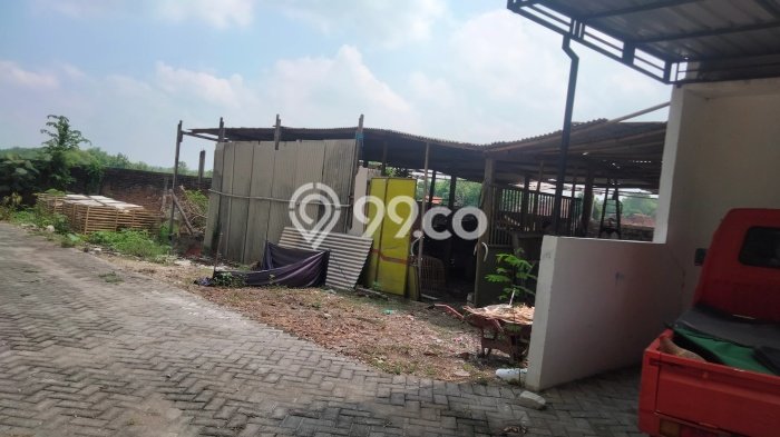 Ruko Dijual Lokasi Emas di Dagangan Luas 300m2 Ruko Dijual Lokasi Emas di Dagangan Luas 300m2