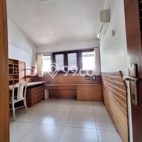 Rumah Elit Modern Tanpa Renovasi di Puri Indah Jakarta Barat Rumah Elit Modern Tanpa Renovasi di Puri Indah Jakarta Barat