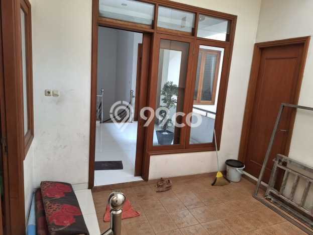 Ready to Use! Luxury House LT 260m2 Desain Elegan di Cawang Ready to Use! Luxury House LT 260m2 Desain Elegan di Cawang