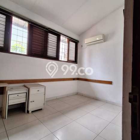 Rumah Elit Modern Tanpa Renovasi di Puri Indah Jakarta Barat Rumah Elit Modern Tanpa Renovasi di Puri Indah Jakarta Barat