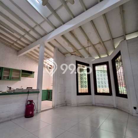 Rumah Elit Modern Tanpa Renovasi di Puri Indah Jakarta Barat Rumah Elit Modern Tanpa Renovasi di Puri Indah Jakarta Barat