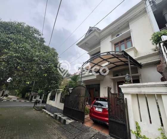 Jual Rumah Mewah Megah Dengan View Eksklusif di Bukit Sari, Semarang Jual Rumah Mewah Megah Dengan View Eksklusif di Bukit Sari, Semarang