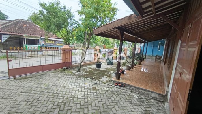 Rumah Strategis Minimalis Lb 180m2 di Pedurungan, Semarang Rumah Strategis Minimalis Lb 180m2 di Pedurungan, Semarang