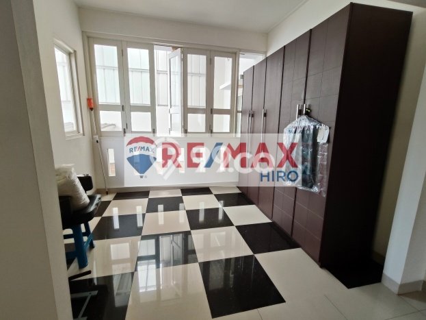 HARGA TERBAIK! Rumah Premium di , Luas 180m2m² Bangunan 220m2m² HARGA TERBAIK! Rumah Premium di , Luas 180m2m² Bangunan 220m2m²
