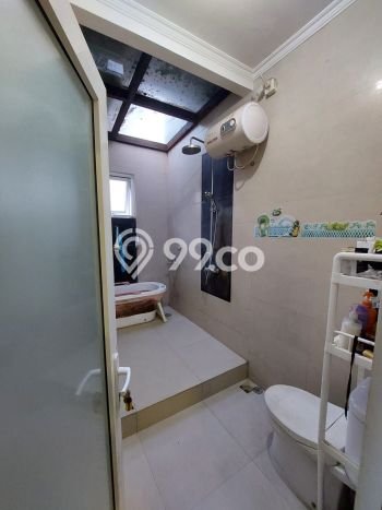 Jual Rumah Eksklusif 4 KT di Legenda Wisata, Jakarta Timur Jual Rumah Eksklusif 4 KT di Legenda Wisata, Jakarta Timur