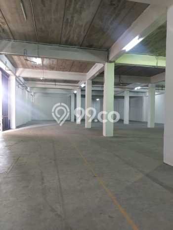 LOKASI PREMIUM! Gudang di Pulo Gadung, Luas 1088m2m², Area Komersial LOKASI PREMIUM! Gudang di Pulo Gadung, Luas 1088m2m², Area Komersial
