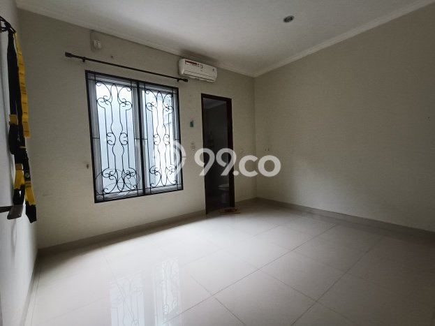 Rumah Mewah Siap Huni LT 168m2 di BSD, Tangerang Selatan Rumah Mewah Siap Huni LT 168m2 di BSD, Tangerang Selatan