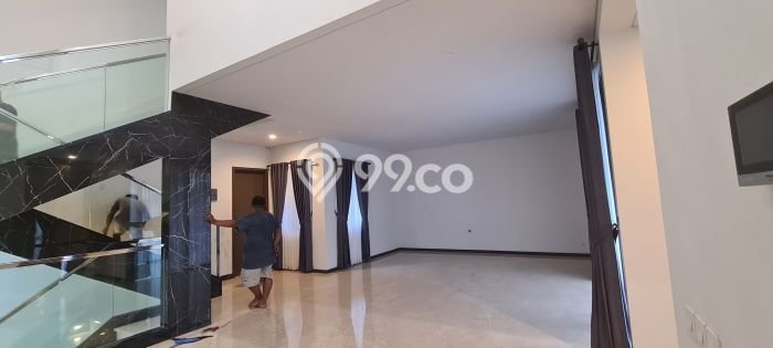Disewakan Rumah Murah di BSD Tangerang dengan 4 Kamar Tidur Disewakan Rumah Murah di BSD Tangerang dengan 4 Kamar Tidur