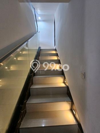 Disewakan Rumah Murah di BSD Tangerang dengan 4 Kamar Tidur Disewakan Rumah Murah di BSD Tangerang dengan 4 Kamar Tidur