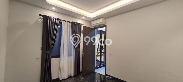 Disewakan Rumah Murah di BSD Tangerang dengan 4 Kamar Tidur Disewakan Rumah Murah di BSD Tangerang dengan 4 Kamar Tidur
