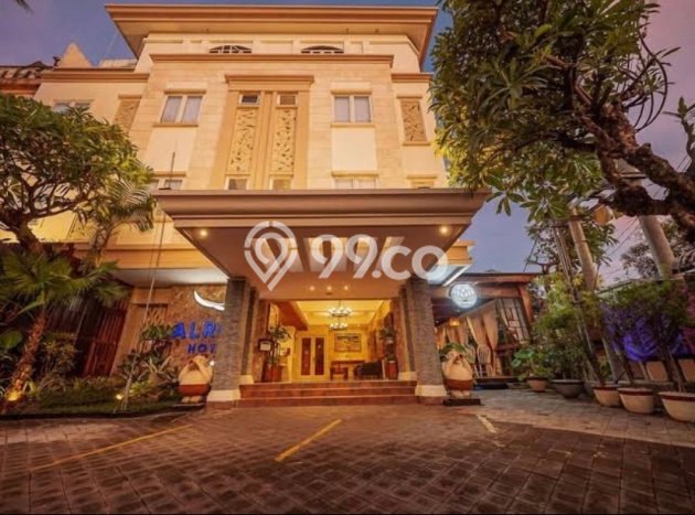 For Sale! Premium House LT 1026m2 Desain Elegan di Legian For Sale! Premium House LT 1026m2 Desain Elegan di Legian