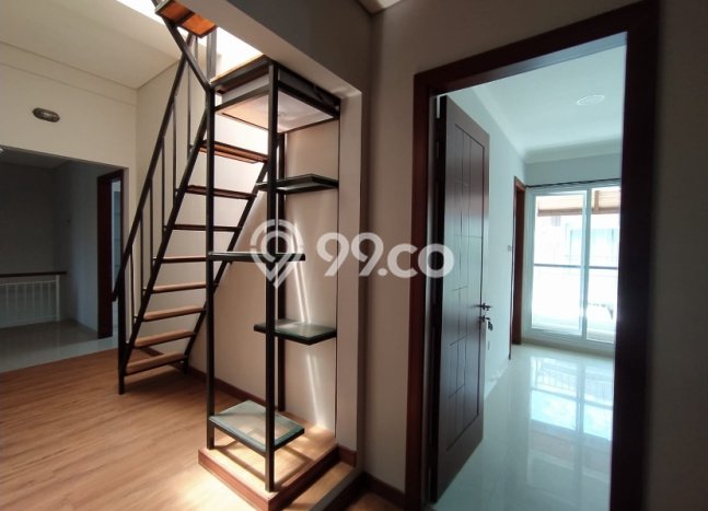 Hunian Elit LB 320m2 Siap Pakai Desain Elegan di Kerobokan, Badung Hunian Elit LB 320m2 Siap Pakai Desain Elegan di Kerobokan, Badung