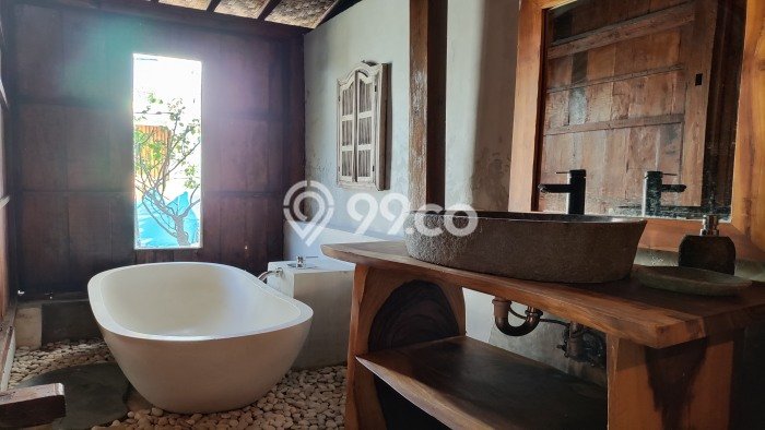 Disewakan! Rumah 3 Kamar Tidur &
3 Kamar Mandi di Seminyak, Badung Disewakan! Rumah 3 Kamar Tidur &
3 Kamar Mandi di Seminyak, Badung