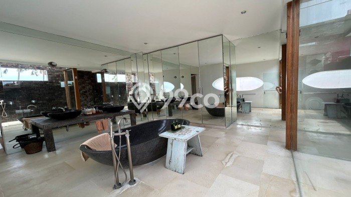 Rumah Lingkungan Nyaman kawasan , Badung, Luas 835m2m² Bangunan 950m2m² Rumah Lingkungan Nyaman kawasan , Badung, Luas 835m2m² Bangunan 950m2m²