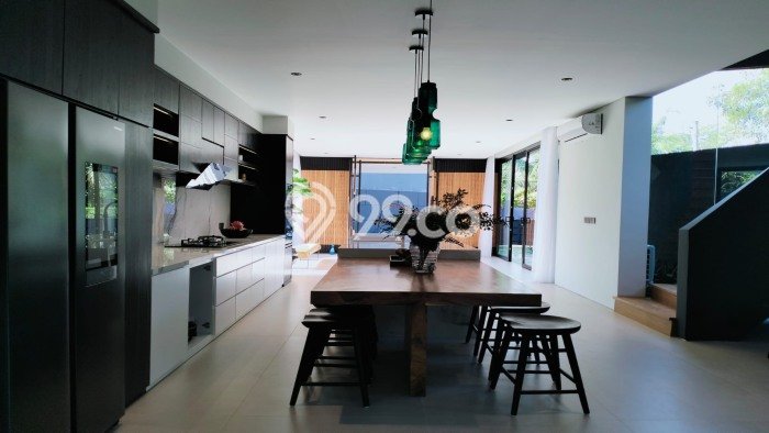 Rumah LT 655m² Semi Furnished di Canggu, Dekat Mal, Badung Rumah LT 655m² Semi Furnished di Canggu, Dekat Mal, Badung