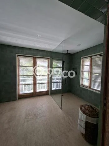 FOR SALE! Vila Kawasan , Luas 1003m2m², Lokasi Premium FOR SALE! Vila Kawasan , Luas 1003m2m², Lokasi Premium