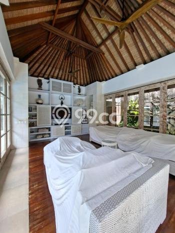 FOR SALE! Vila Kawasan , Luas 1003m2m², Lokasi Premium FOR SALE! Vila Kawasan , Luas 1003m2m², Lokasi Premium