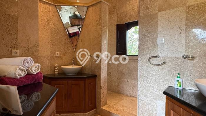 Peluang Bisnis! Vila Kawasan Ungasan, Luas 300m2m², Area Strategis dengan potensi tinggi Peluang Bisnis! Vila Kawasan Ungasan, Luas 300m2m², Area Strategis dengan potensi tinggi