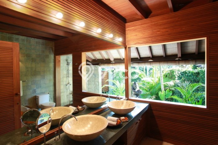 INVESTASI POTENSIAL! Vila Kawasan , Area 896m2m², Lingkungan Prima INVESTASI POTENSIAL! Vila Kawasan , Area 896m2m², Lingkungan Prima