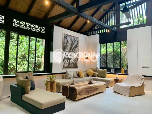 Rumah Terawat di Canggu, Badung, Luas Tanah 723m², Luas Bangunan 509m² Rumah Terawat di Canggu, Badung, Luas Tanah 723m², Luas Bangunan 509m²