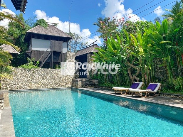 Rumah Terawat di Canggu, Badung, Luas Tanah 723m², Luas Bangunan 509m² Rumah Terawat di Canggu, Badung, Luas Tanah 723m², Luas Bangunan 509m²