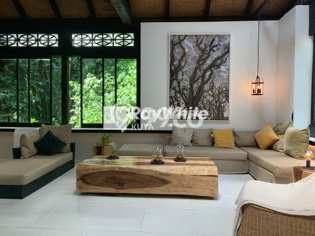 Rumah Terawat di Canggu, Badung, Luas Tanah 723m², Luas Bangunan 509m² Rumah Terawat di Canggu, Badung, Luas Tanah 723m², Luas Bangunan 509m²