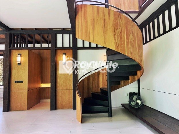 Rumah Terawat di Canggu, Badung, Luas Tanah 723m², Luas Bangunan 509m² Rumah Terawat di Canggu, Badung, Luas Tanah 723m², Luas Bangunan 509m²