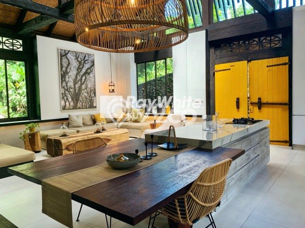 Rumah Terawat di Canggu, Badung, Luas Tanah 723m², Luas Bangunan 509m² Rumah Terawat di Canggu, Badung, Luas Tanah 723m², Luas Bangunan 509m²