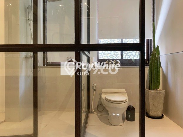 Rumah Terawat di Canggu, Badung, Luas Tanah 723m², Luas Bangunan 509m² Rumah Terawat di Canggu, Badung, Luas Tanah 723m², Luas Bangunan 509m²