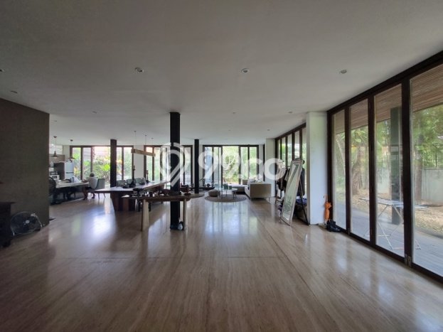 Vila Kawasan , Area 700m2m², Akses ke berbagai keperluan Vila Kawasan , Area 700m2m², Akses ke berbagai keperluan