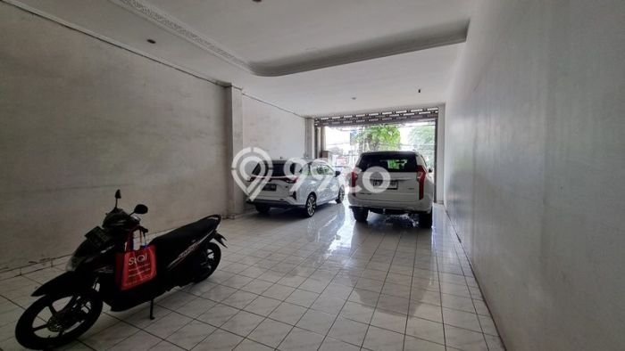 SEWA STRATEGIS! Ruko di , Luas 800m2m², Area Ramai SEWA STRATEGIS! Ruko di , Luas 800m2m², Area Ramai