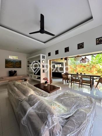 LOKASI STRATEGIS! Vila Kawasan Ubud, Luas 200m2m², Lingkungan Prima LOKASI STRATEGIS! Vila Kawasan Ubud, Luas 200m2m², Lingkungan Prima