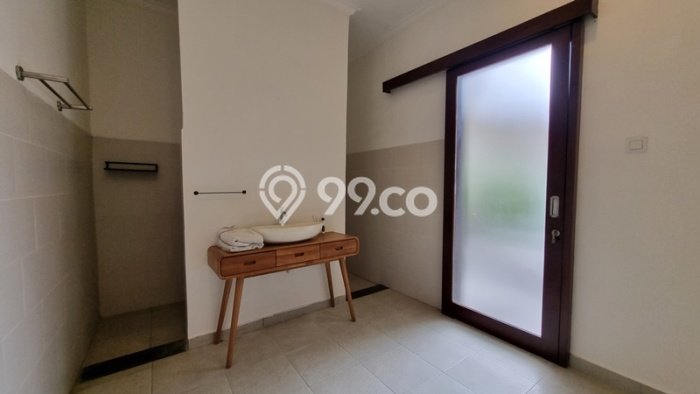 Vila Strategis di , Ukuran 180m2m², Akses ke beragam fasilitas Vila Strategis di , Ukuran 180m2m², Akses ke beragam fasilitas