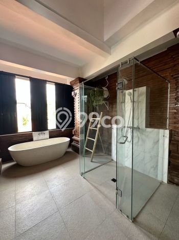 LOKASI STRATEGIS! Vila Kawasan Ubud, Luas 200m2m², Lingkungan Prima LOKASI STRATEGIS! Vila Kawasan Ubud, Luas 200m2m², Lingkungan Prima