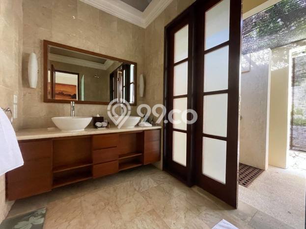 LOKASI TERBAIK! Vila di , Ukuran 586m2m², Kawasan Tenang dan aman LOKASI TERBAIK! Vila di , Ukuran 586m2m², Kawasan Tenang dan aman