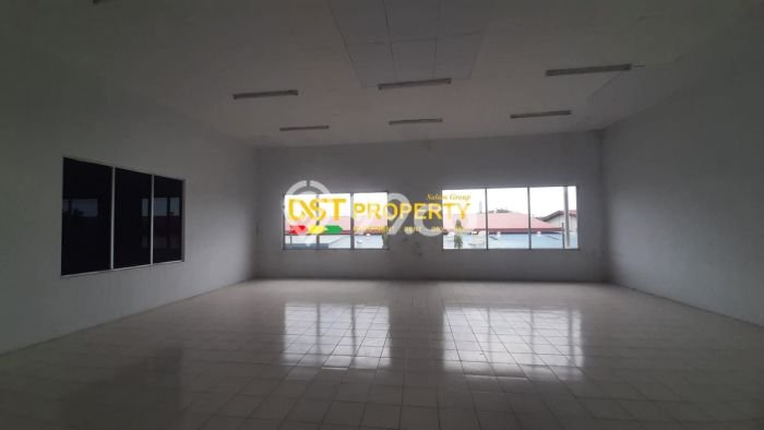Disewakan Gudang di Pusat Kota Batam Ramai Strategis Disewakan Gudang di Pusat Kota Batam Ramai Strategis