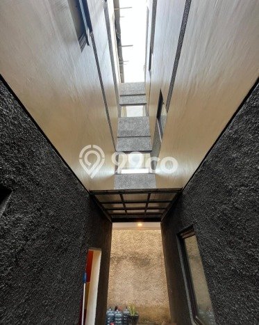 Unit Kost Dijual di Pesanggrahan dengan 41 Kamar Tidur & Luas Bangunan 900m2 Unit Kost Dijual di Pesanggrahan dengan 41 Kamar Tidur & Luas Bangunan 900m2
