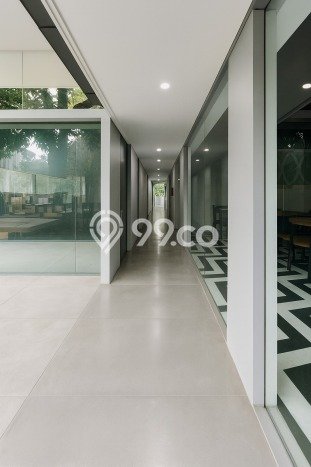Unit Ruko Dijual di Jakarta Selatan LT 1696m2 & LB 1044m2 Unit Ruko Dijual di Jakarta Selatan LT 1696m2 & LB 1044m2