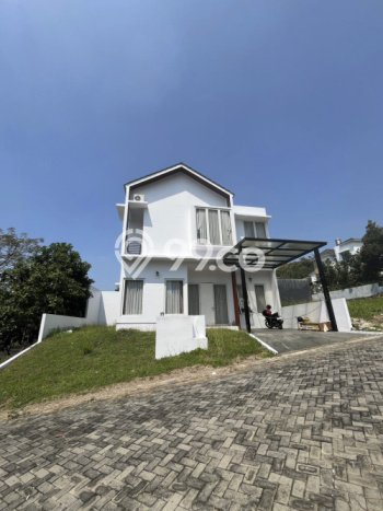 Hunian Mewah Siap Huni LT 195m2 di Ngaliyan, Semarang Hunian Mewah Siap Huni LT 195m2 di Ngaliyan, Semarang