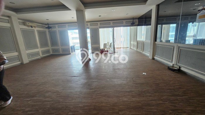 Disewakan Ruko di Kawasan Ramai Tomang Luas 710m2 Disewakan Ruko di Kawasan Ramai Tomang Luas 710m2