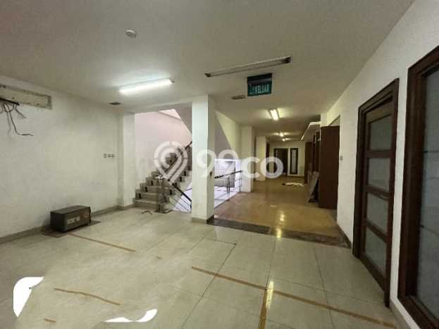 Gudang Area Komersial di Ancol, Luas 1287m², Siap Usaha Gudang Area Komersial di Ancol, Luas 1287m², Siap Usaha