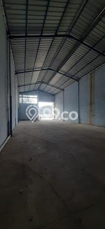 Unit Gudang Disewakan di Kamal di Area Ramai & Strategis Unit Gudang Disewakan di Kamal di Area Ramai & Strategis