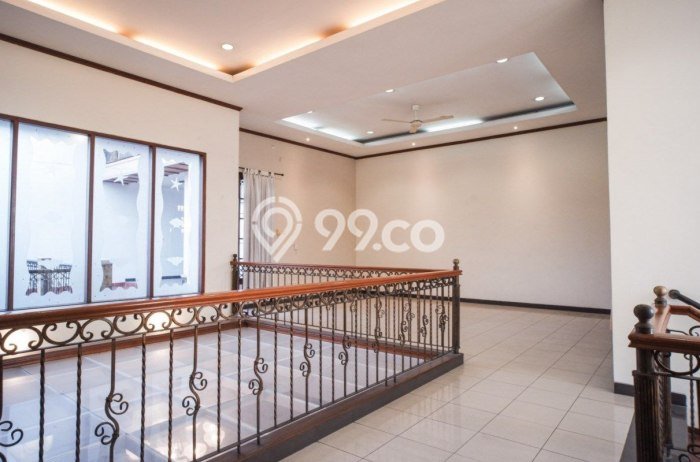 Rumah Elit Modern Tanpa Renovasi di Margorejo Surabaya Rumah Elit Modern Tanpa Renovasi di Margorejo Surabaya
