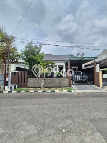For Sale! Premium House LT 220m2 Desain Elegan di Sukomanunggal For Sale! Premium House LT 220m2 Desain Elegan di Sukomanunggal