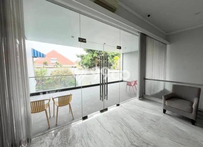 Lokasi strategis! Rumah siap pakai disewakan di Wiyung LB 900m2 Lokasi strategis! Rumah siap pakai disewakan di Wiyung LB 900m2