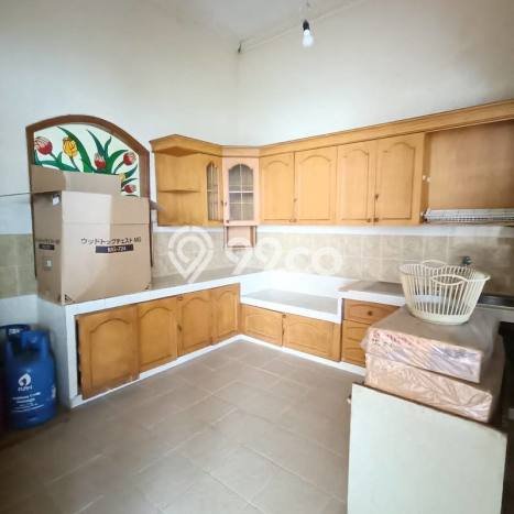 Rumah Elit Modern Tanpa Renovasi di Manyar Surabaya Rumah Elit Modern Tanpa Renovasi di Manyar Surabaya